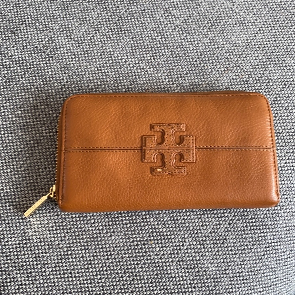 Tan leather Tory Burch wallet.